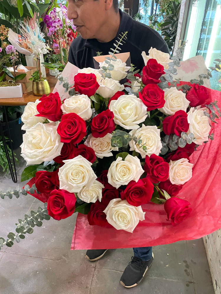 Dozen Roses Vase Arrangement